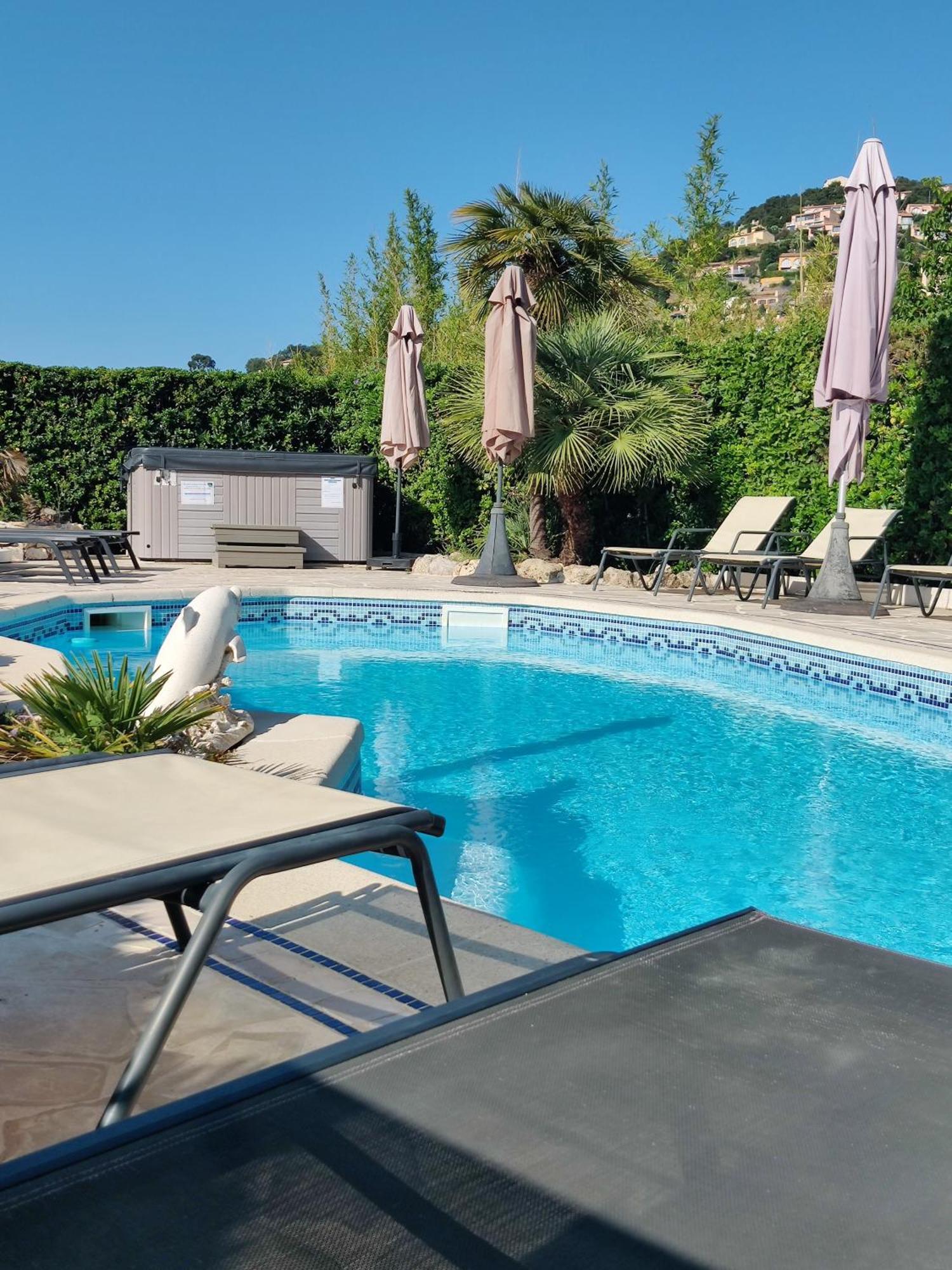 Villa Plein Sud A 900M Du Centre De Cavalaire Sur Mer - Chambre Climatisee - Piscine - Spa- Calme Et Detente Exterior photo